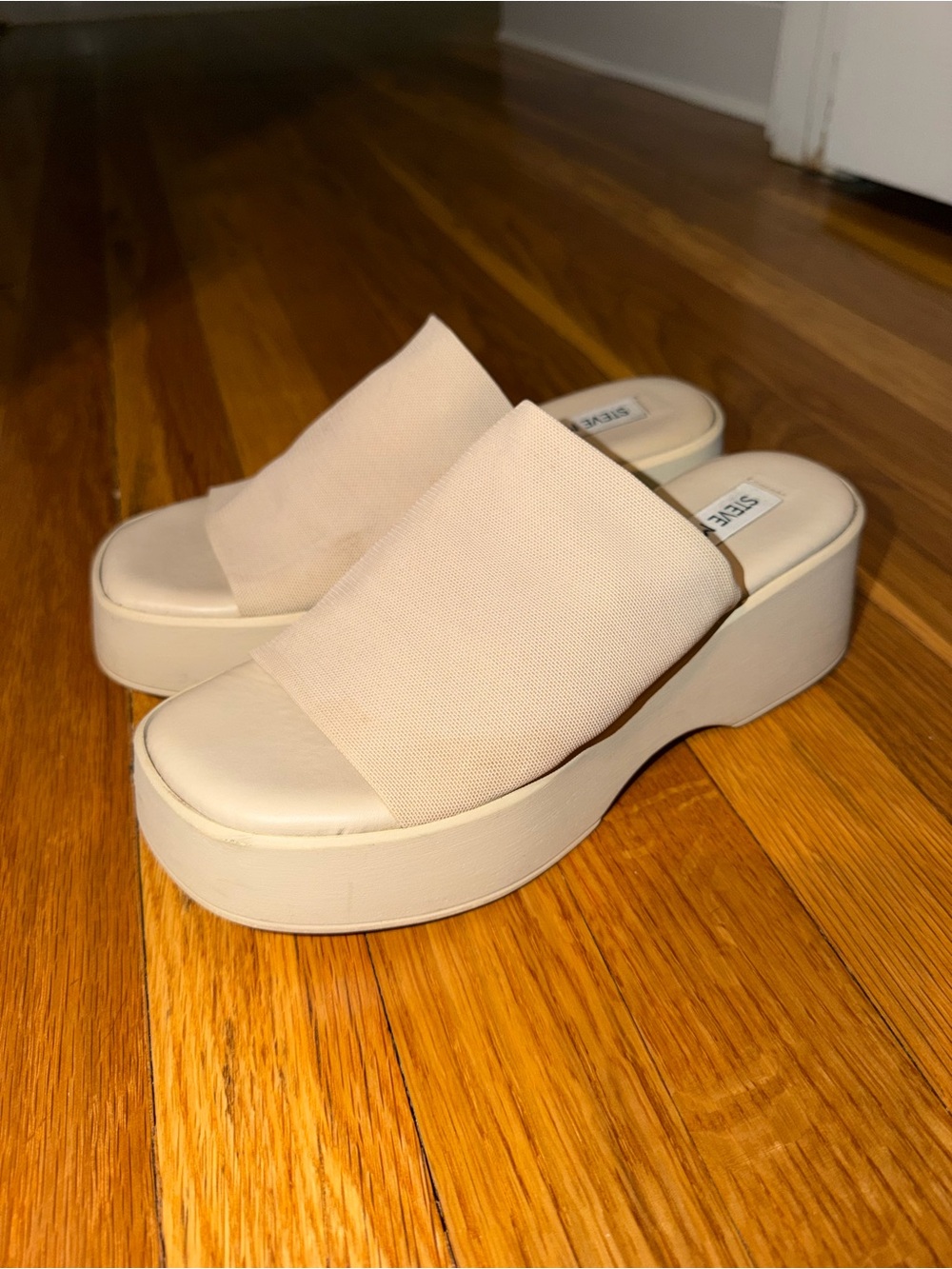 Steve Madden Y2K Slinky’s Beige - Picture 2 of 5